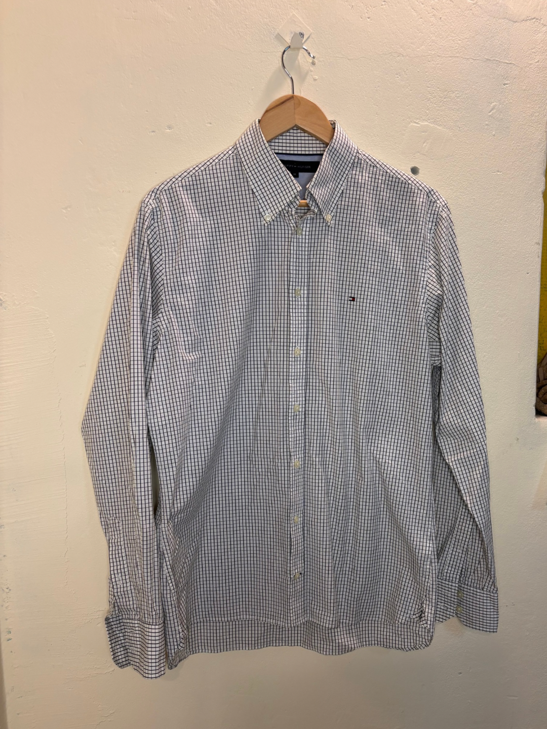 Tommy Hilfiger button up - M